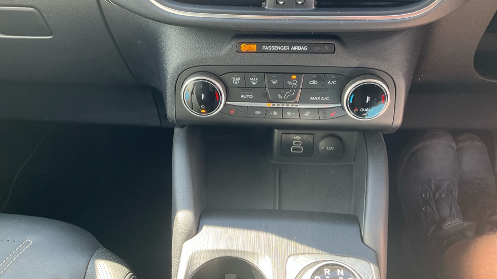 Ford Kuga 2.5 FHEV Vignale 5dr CVT Hybrid Estate - Image 37