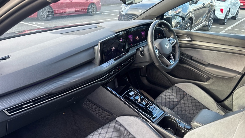 Volkswagen Golf 1.5 eTSI 150 Black Edition 5dr DSG Petrol Hatchback - Image 9