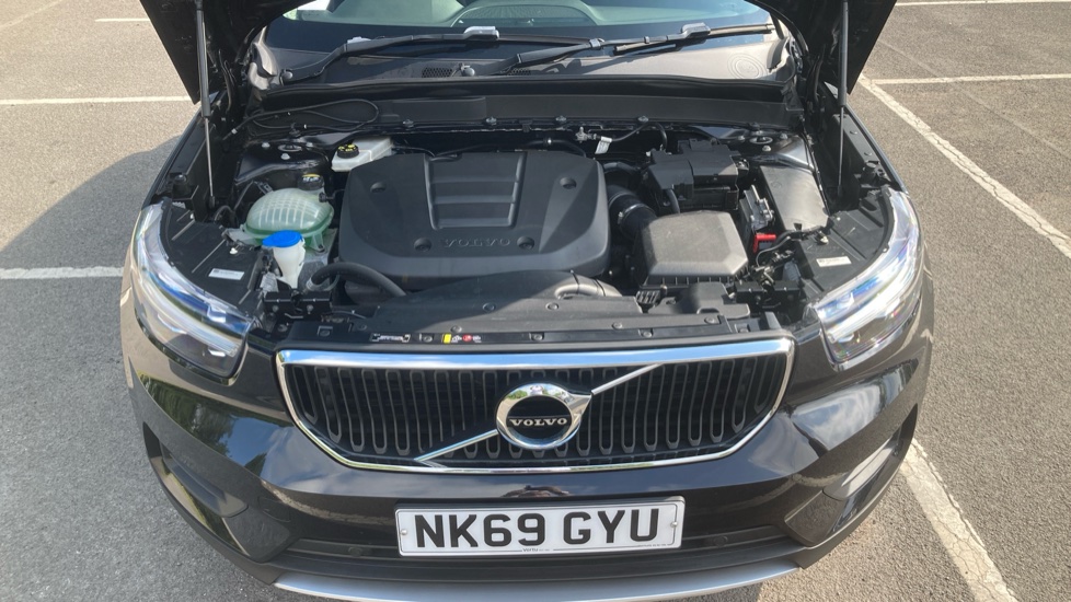 Volvo XC40 1.5 T3 [163] Momentum 5dr Petrol Estate - Image 8