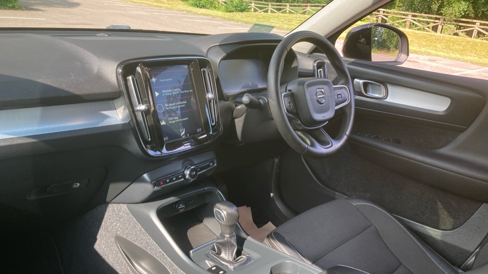 Volvo XC40 1.5 T3 [163] Momentum 5dr Petrol Estate - Image 9