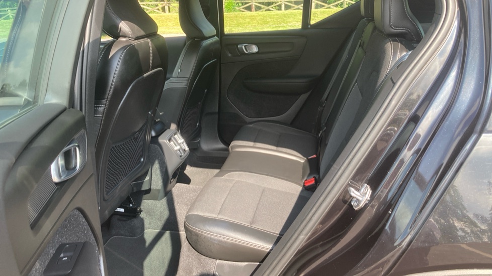 Volvo XC40 1.5 T3 [163] Momentum 5dr Petrol Estate - Image 16