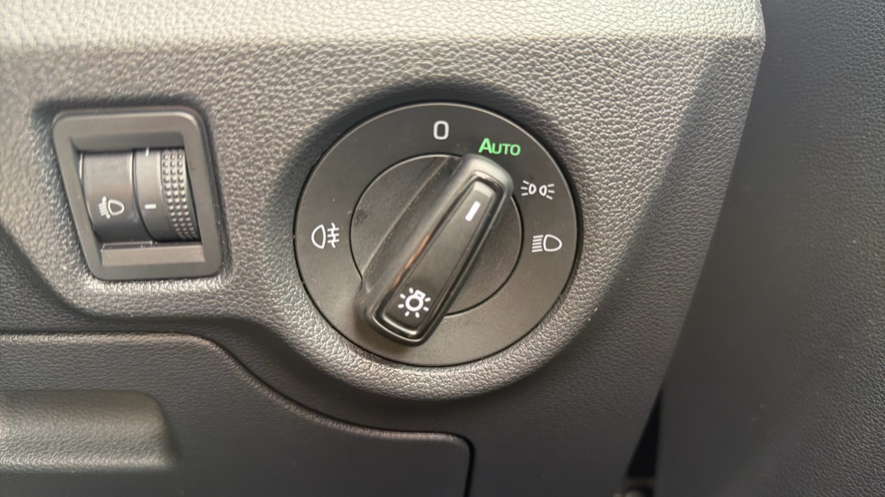 Skoda Kamiq 1.0 TSI SE 5dr Petrol Hatchback - Image 23