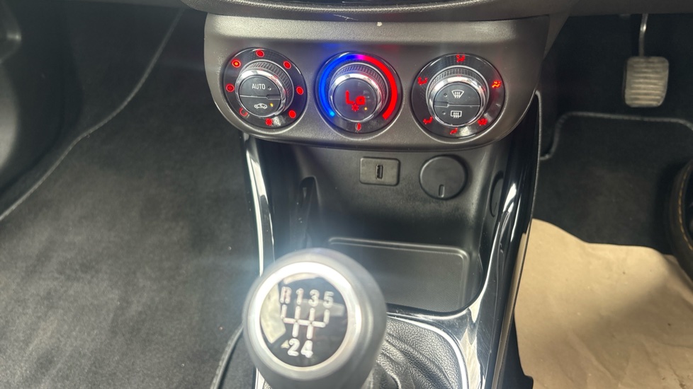 Vauxhall Adam 1.2i Glam 3dr Petrol Hatchback - Image 26