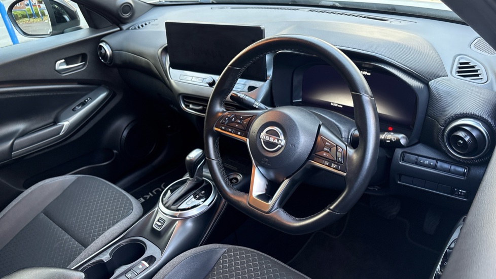 Nissan Juke 1.6 Hybrid N-Connecta 5dr Auto Hybrid Hatchback - Image 11