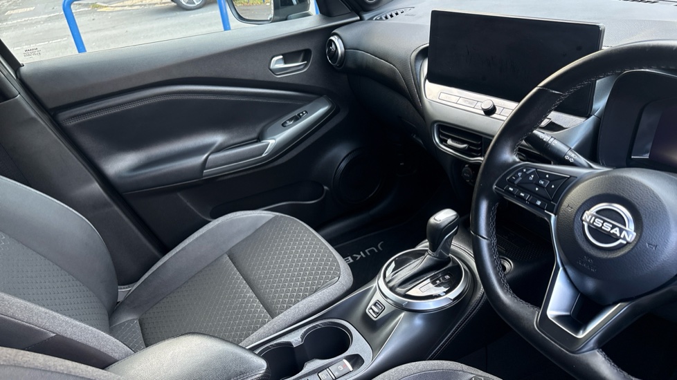 Nissan Juke 1.6 Hybrid N-Connecta 5dr Auto Hybrid Hatchback - Image 14