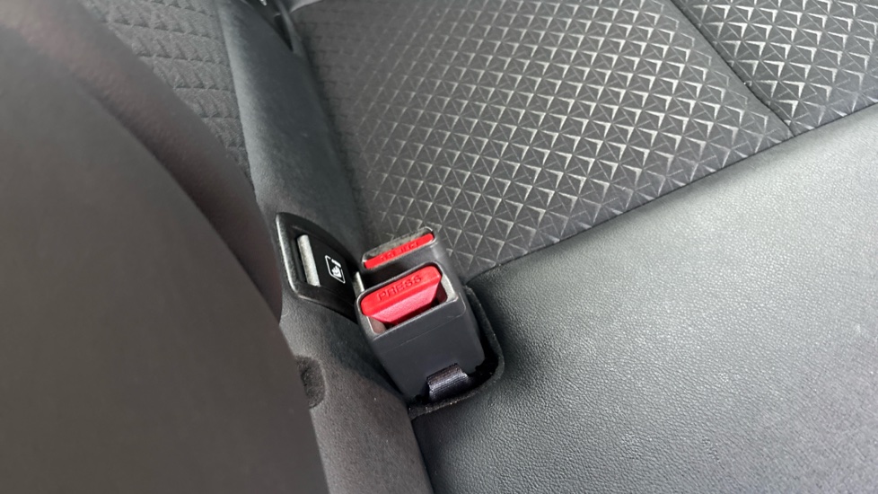Nissan Juke 1.6 Hybrid N-Connecta 5dr Auto Hybrid Hatchback - Image 17