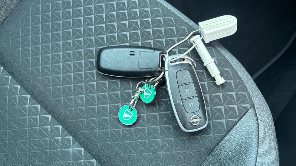 Nissan Juke 1.6 Hybrid N-Connecta 5dr Auto Hybrid Hatchback - Image 20