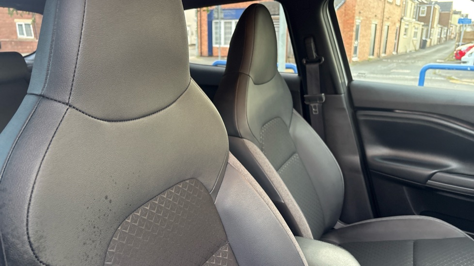 Nissan Juke 1.6 Hybrid N-Connecta 5dr Auto Hybrid Hatchback - Image 30