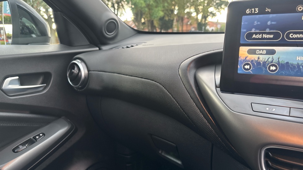 Nissan Juke 1.6 Hybrid N-Connecta 5dr Auto Hybrid Hatchback - Image 31
