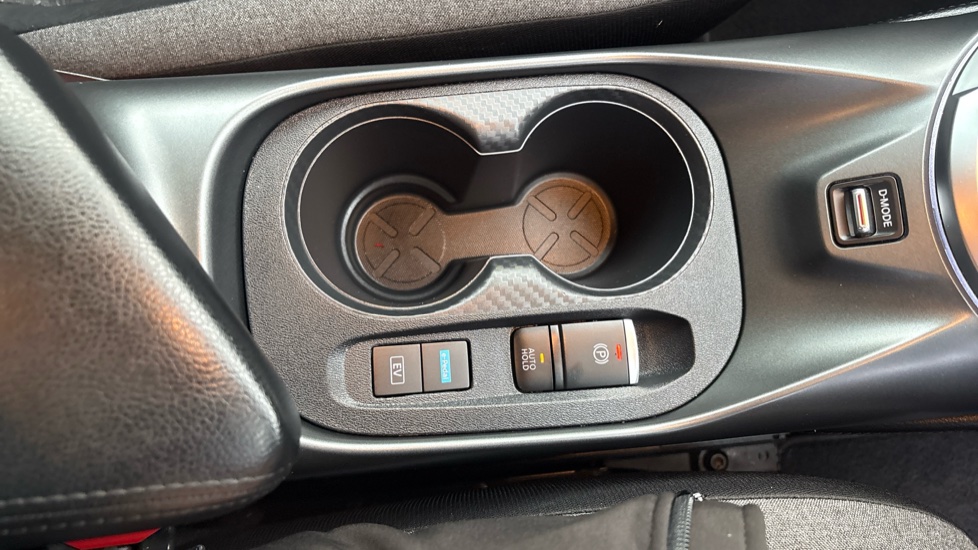 Nissan Juke 1.6 Hybrid N-Connecta 5dr Auto Hybrid Hatchback - Image 32