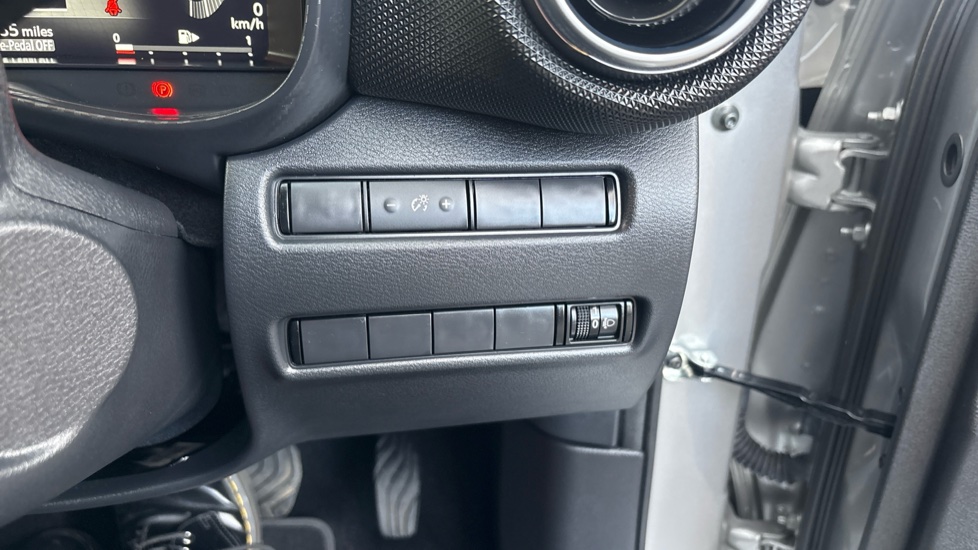 Nissan Juke 1.6 Hybrid N-Connecta 5dr Auto Hybrid Hatchback - Image 38