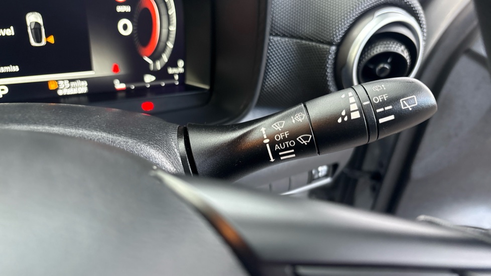 Nissan Juke 1.6 Hybrid N-Connecta 5dr Auto Hybrid Hatchback - Image 39