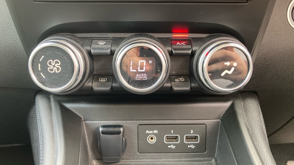 Renault Zoe 80kW i Iconic R110 50kWh 5dr Auto Electric Hatchback - Image 37