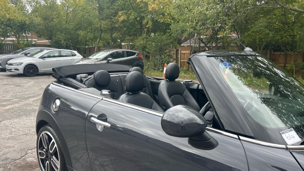 MINI Convertible 2.0 Cooper S II 2dr Petrol Convertible - Image 32
