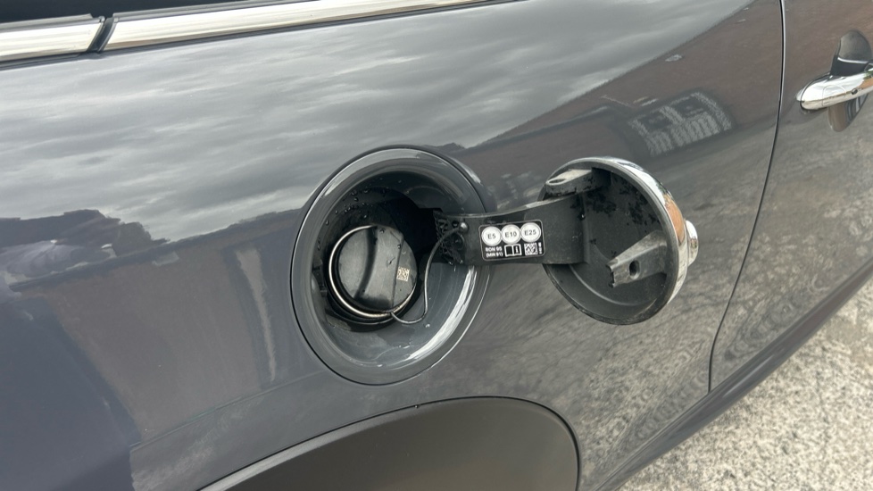 MINI Convertible 2.0 Cooper S II 2dr Petrol Convertible - Image 35
