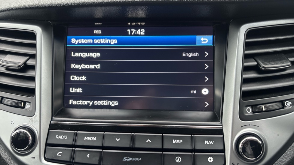 Hyundai TUCSON 1.7 CRDi Blue Drive SE Nav 5dr 2WD DCT Diesel Estate - Image 33