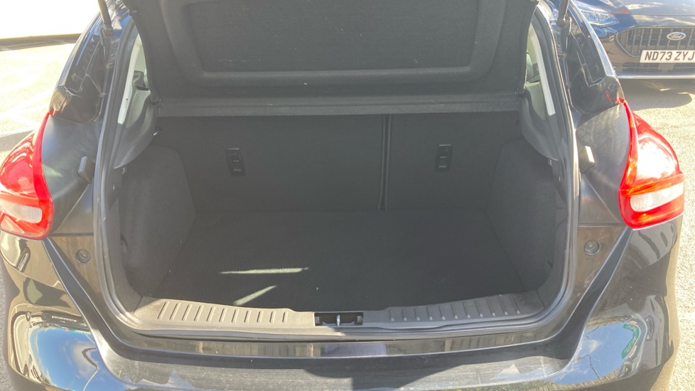 Ford Focus 1.0 EcoBoost Style 5dr Petrol Hatchback - Image 4