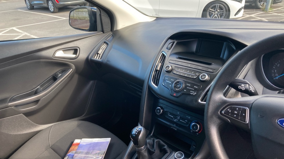 Ford Focus 1.0 EcoBoost Style 5dr Petrol Hatchback - Image 14