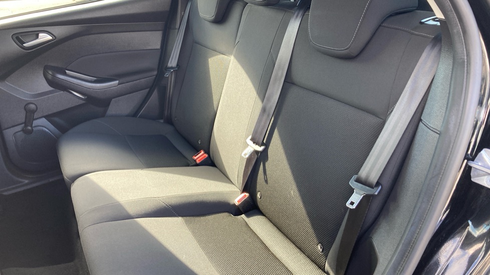 Ford Focus 1.0 EcoBoost Style 5dr Petrol Hatchback - Image 16