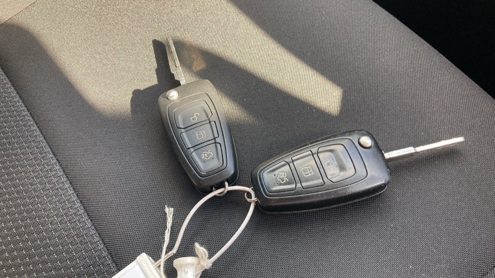 Ford Focus 1.0 EcoBoost Style 5dr Petrol Hatchback - Image 20
