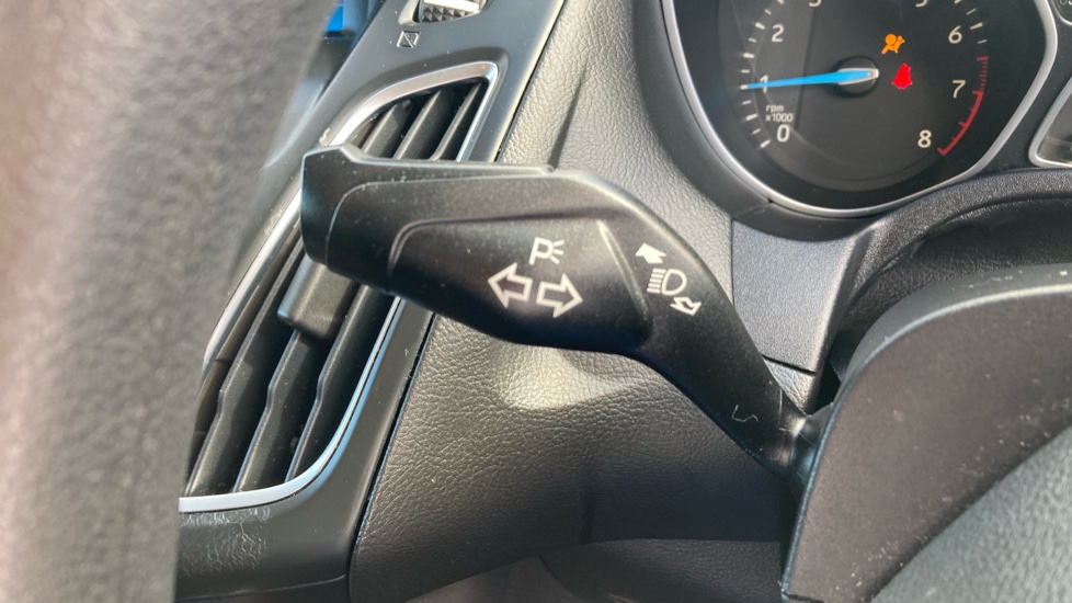 Ford Focus 1.0 EcoBoost Style 5dr Petrol Hatchback - Image 21