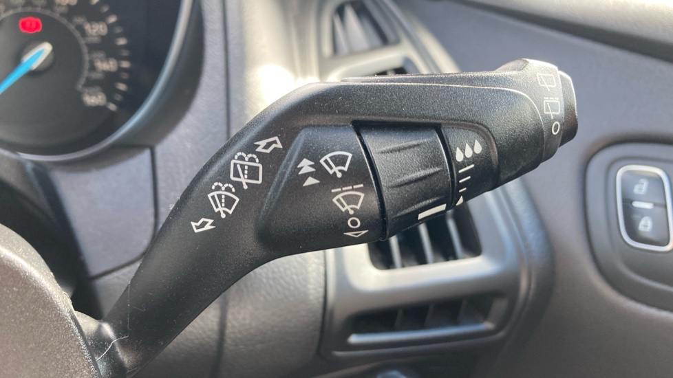 Ford Focus 1.0 EcoBoost Style 5dr Petrol Hatchback - Image 22