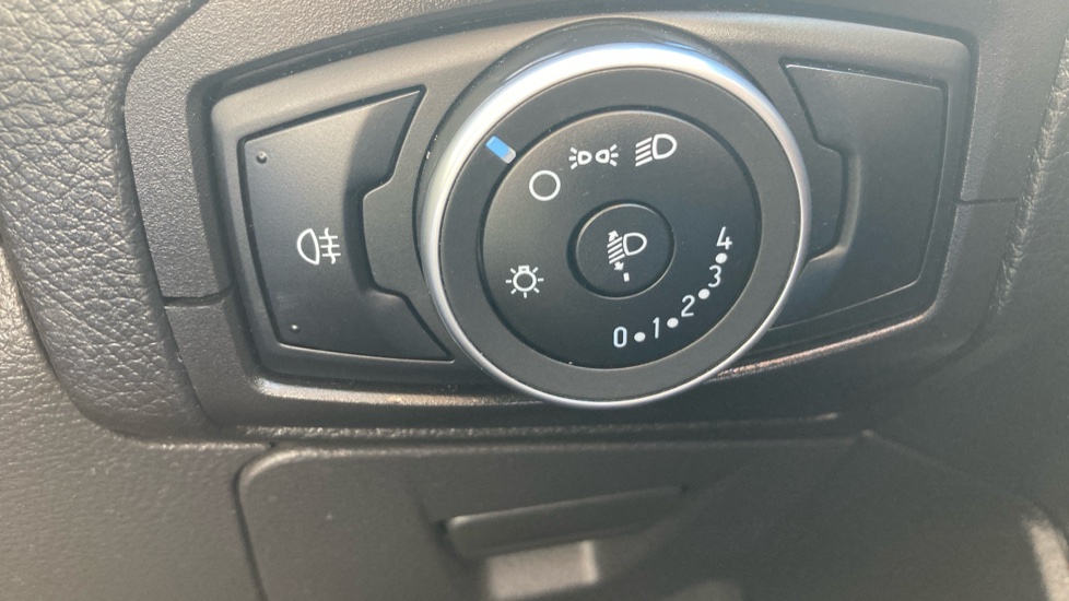 Ford Focus 1.0 EcoBoost Style 5dr Petrol Hatchback - Image 25