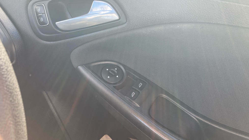Ford Focus 1.0 EcoBoost Style 5dr Petrol Hatchback - Image 26