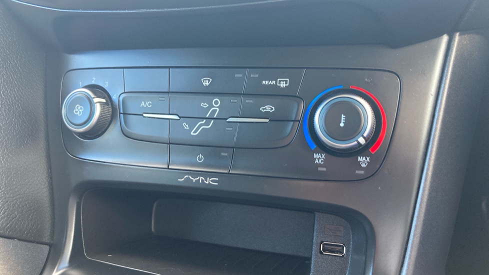 Ford Focus 1.0 EcoBoost Style 5dr Petrol Hatchback - Image 30