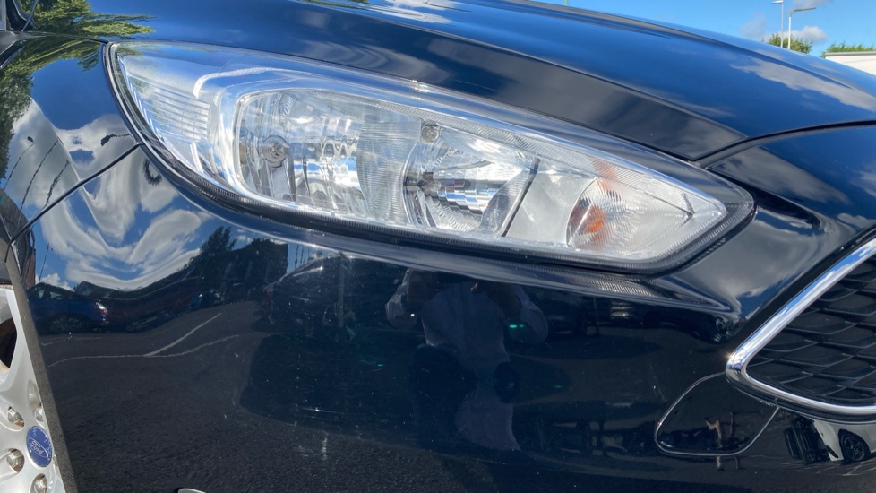 Ford Focus 1.0 EcoBoost Style 5dr Petrol Hatchback - Image 31