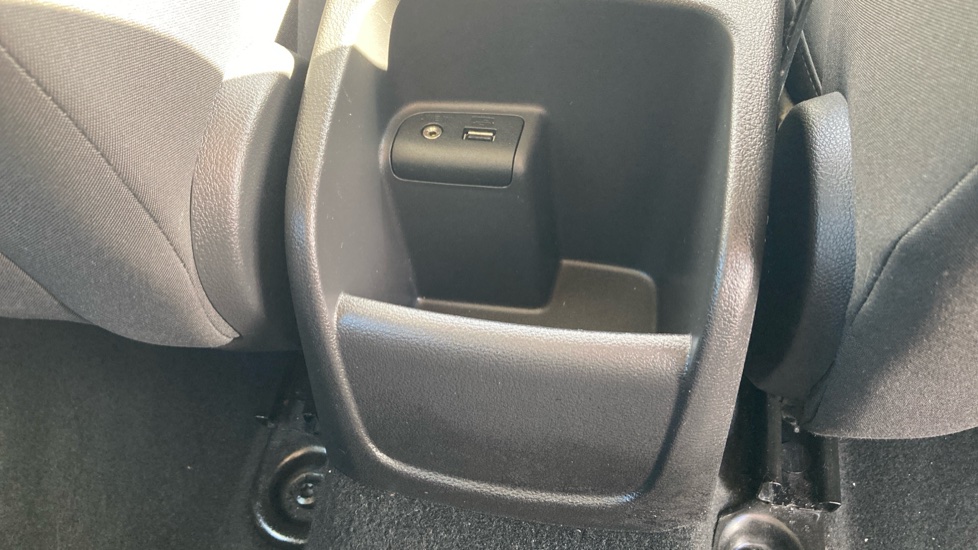 Ford Focus 1.0 EcoBoost Style 5dr Petrol Hatchback - Image 38