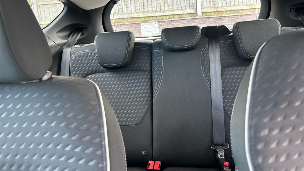 Ford Fiesta 1.1 Zetec 3dr Petrol Hatchback - Image 15