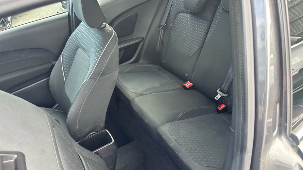 Ford Fiesta 1.1 Zetec 3dr Petrol Hatchback - Image 16
