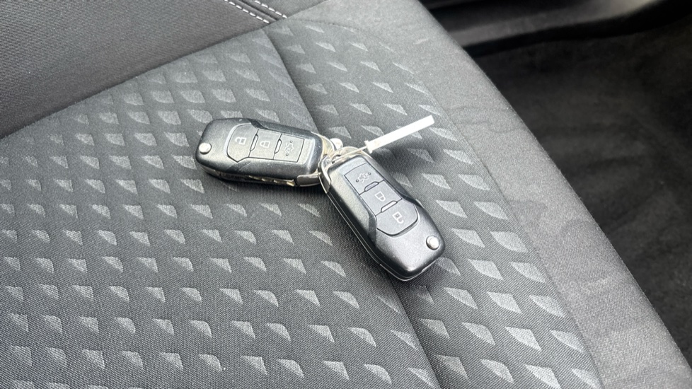 Ford Fiesta 1.1 Zetec 3dr Petrol Hatchback - Image 20