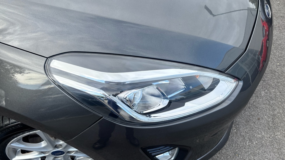 Ford Fiesta 1.1 Zetec 3dr Petrol Hatchback - Image 21