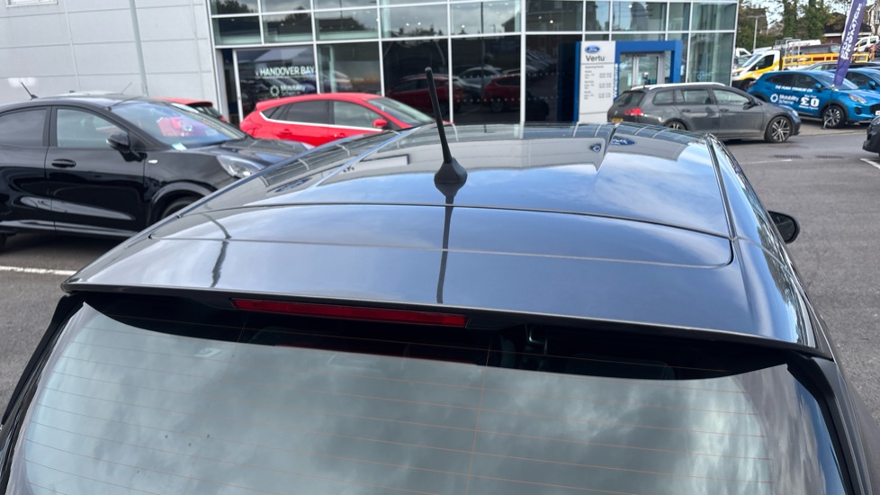 Ford Fiesta 1.1 Zetec 3dr Petrol Hatchback - Image 23