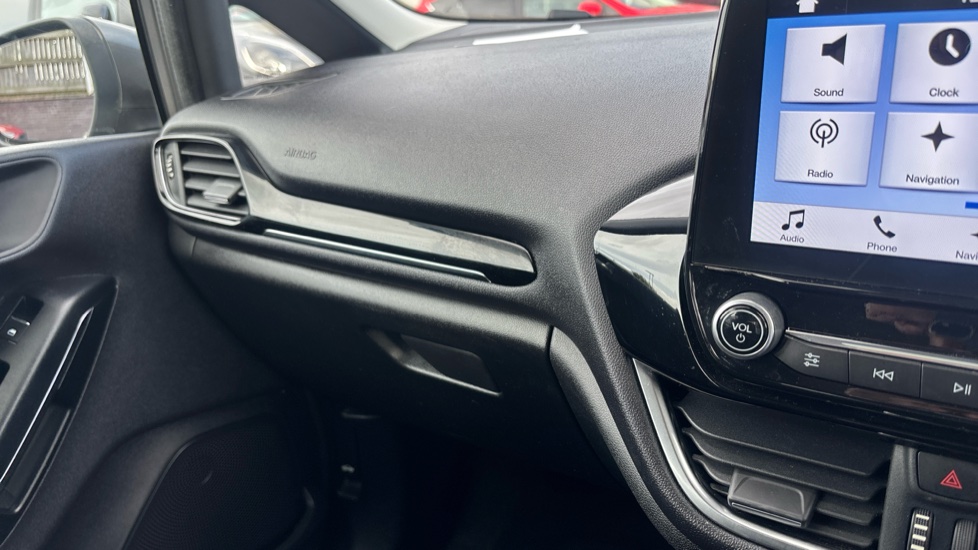 Ford Fiesta 1.1 Zetec 3dr Petrol Hatchback - Image 30