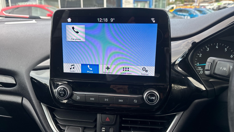 Ford Fiesta 1.1 Zetec 3dr Petrol Hatchback - Image 33