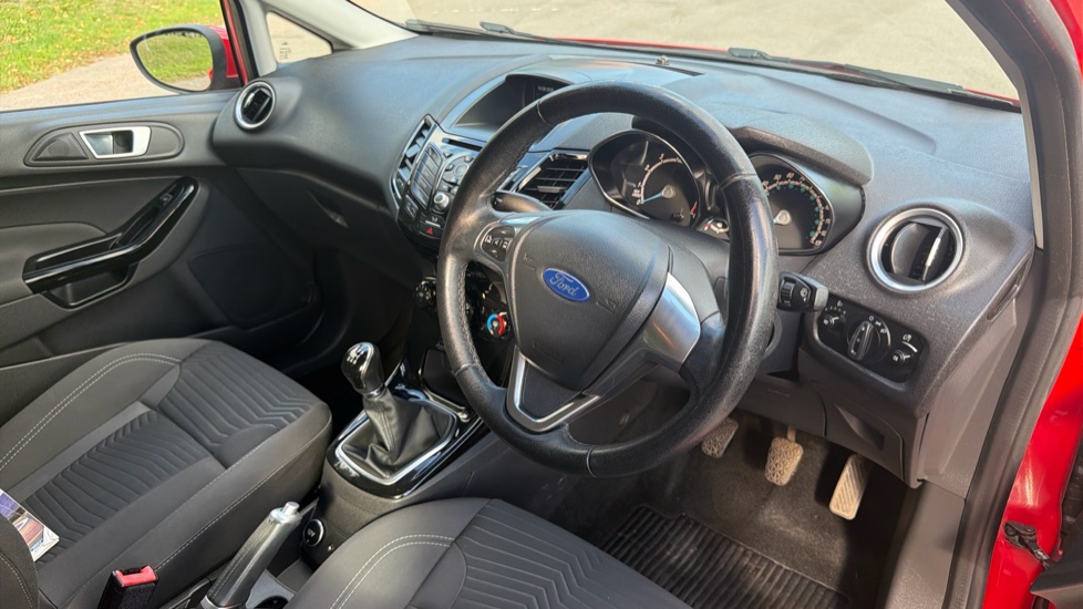 Ford Fiesta 1.25 82 Zetec 5dr Petrol Hatchback - Image 11