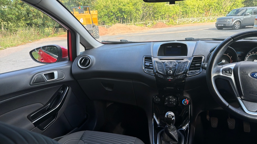 Ford Fiesta 1.25 82 Zetec 5dr Petrol Hatchback - Image 14