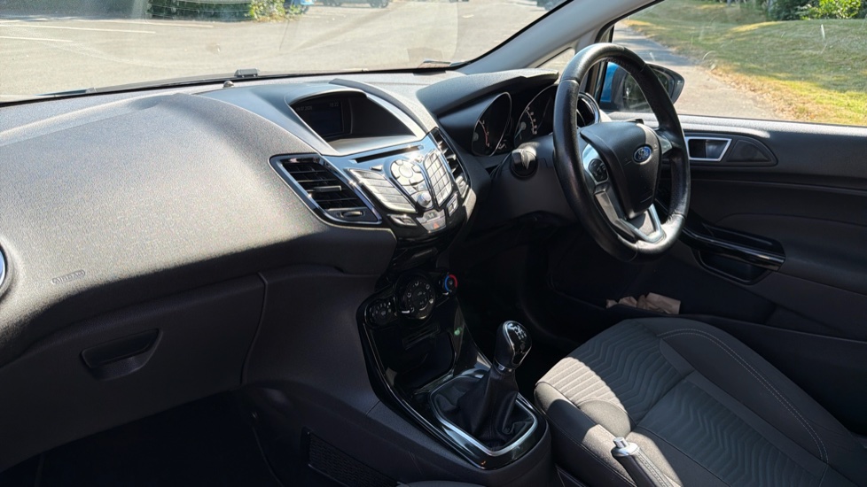 Ford Fiesta 1.25 82 Zetec 3dr Petrol Hatchback - Image 9