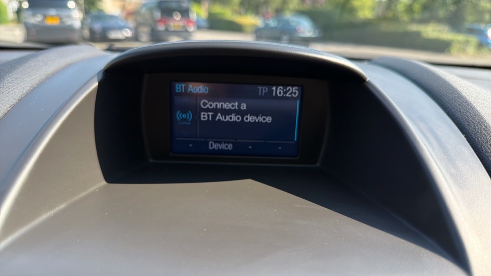 Ford Fiesta 1.25 82 Zetec 3dr Petrol Hatchback - Image 12