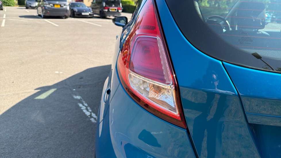 Ford Fiesta 1.25 82 Zetec 3dr Petrol Hatchback - Image 25