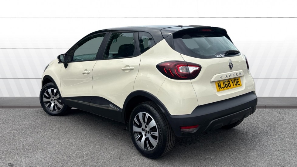 Renault Captur 0.9 TCE 90 Play 5dr Petrol Hatchback - Image 2