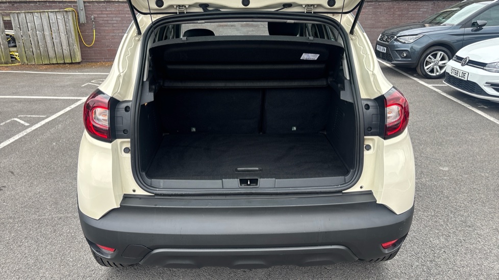 Renault Captur 0.9 TCE 90 Play 5dr Petrol Hatchback - Image 4