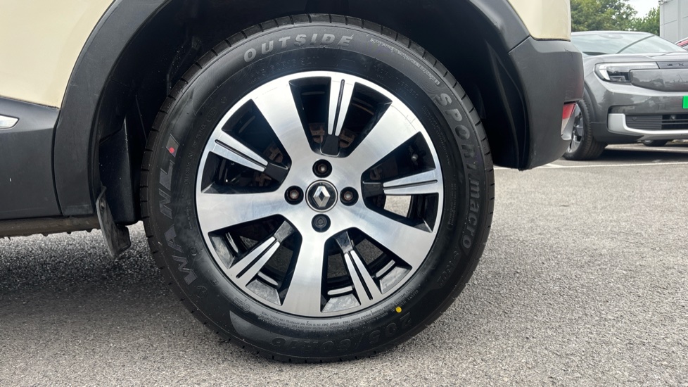 Renault Captur 0.9 TCE 90 Play 5dr Petrol Hatchback - Image 7