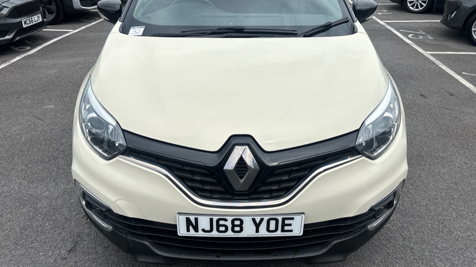 Renault Captur 0.9 TCE 90 Play 5dr Petrol Hatchback - Image 8