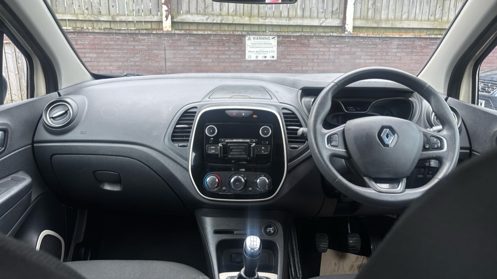 Renault Captur 0.9 TCE 90 Play 5dr Petrol Hatchback - Image 10