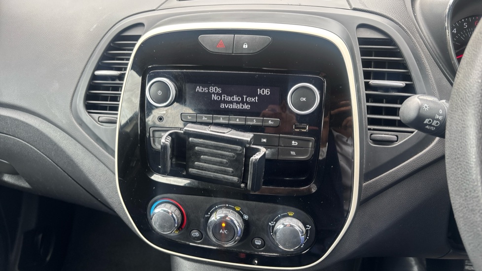 Renault Captur 0.9 TCE 90 Play 5dr Petrol Hatchback - Image 12