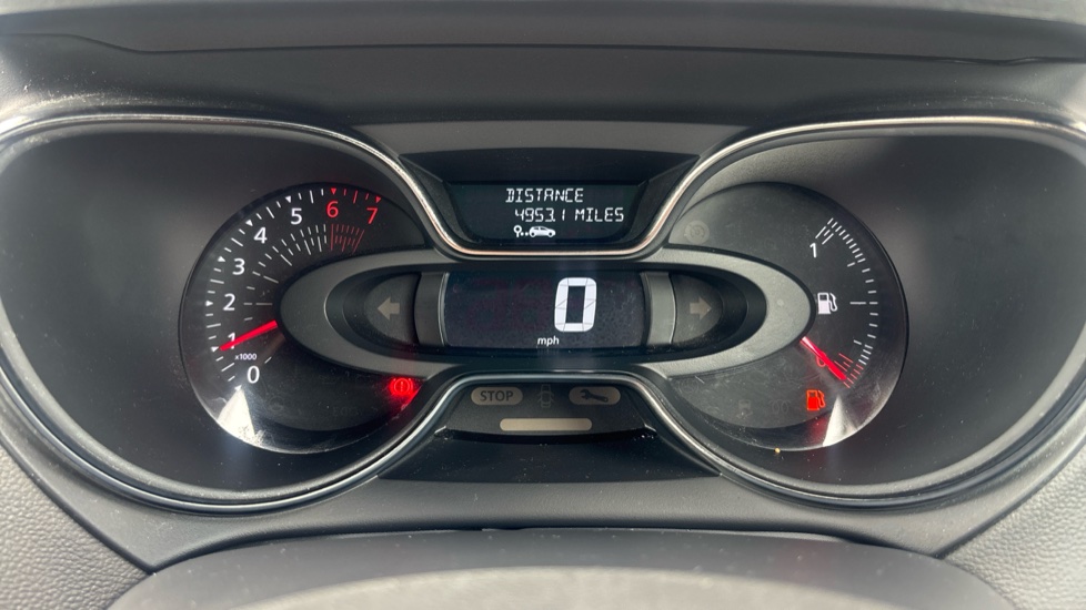 Renault Captur 0.9 TCE 90 Play 5dr Petrol Hatchback - Image 18